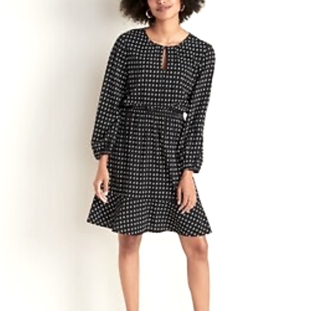 Old Navy Keyhole Front Black and White Long sleeve dress